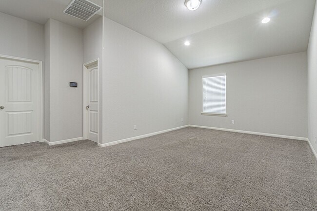 Building Photo - GORGEOUS 4BR 2.5 BATH WITH LOTS OF NEIGHBORHOOD AMENITIES! Available August 7th!