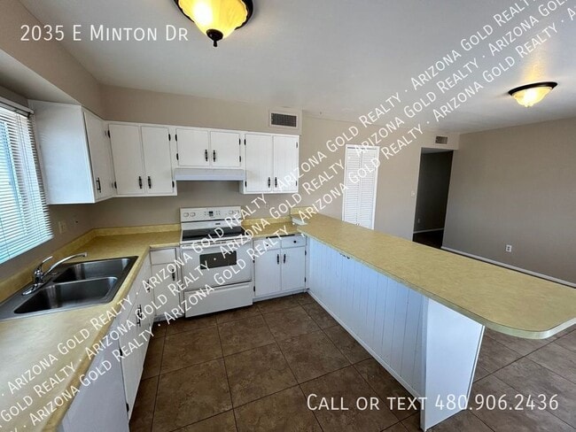 Building Photo - 2035 E Minton Dr