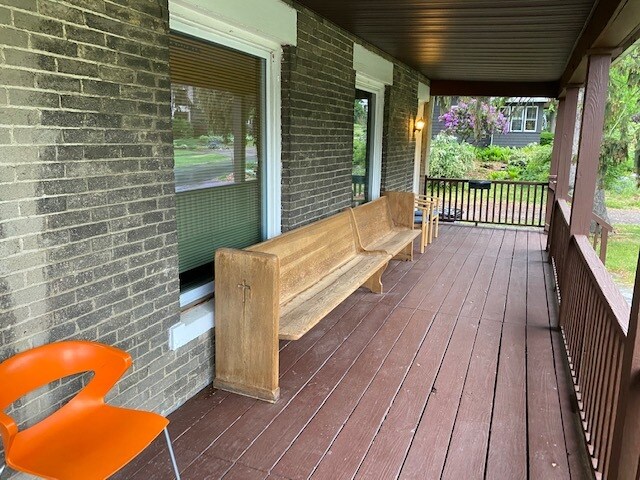 Building Photo - 33 Maple Ave