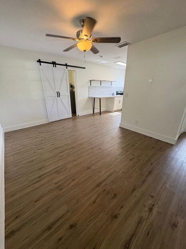 Building Photo - Special Pricing! Beautifully Updated 2-Bedroom Home in Prime Location!