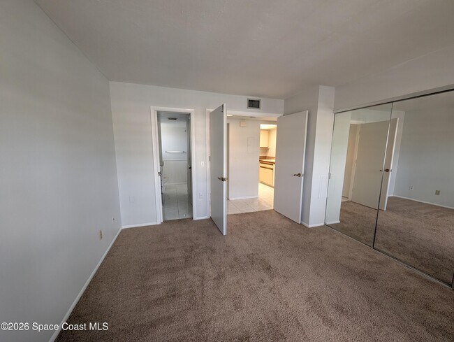 Building Photo - 987 Sonesta Ave NE