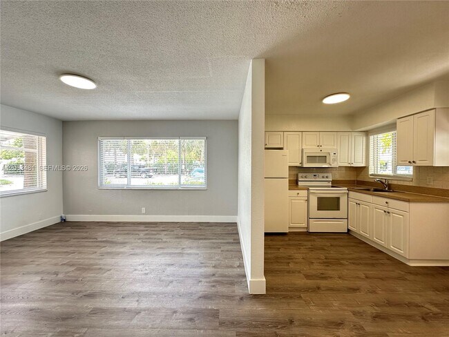 Building Photo - 3720 NE 22nd Ave