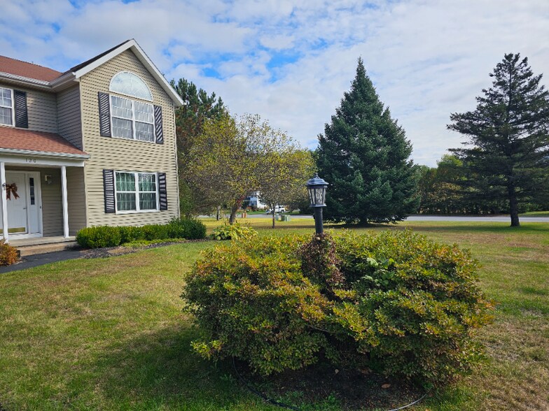 Building Photo - 120 Kayaderosseras Dr