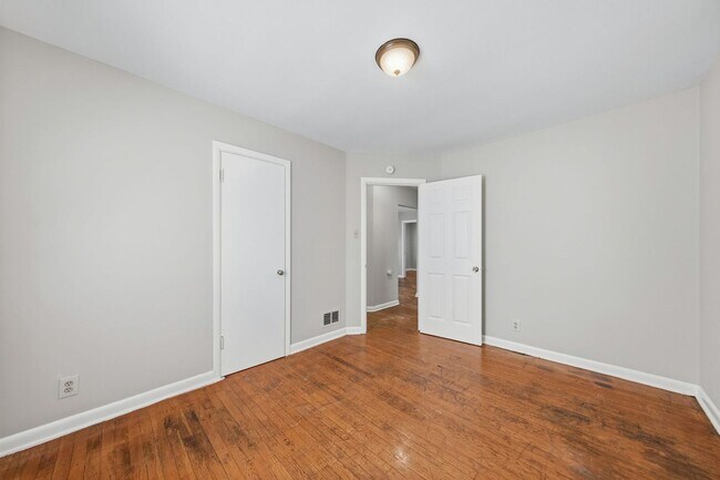 Building Photo - 8515 Jenny Dr