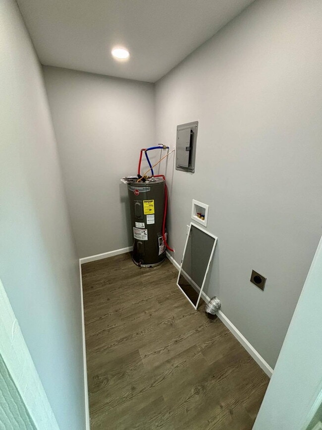 Building Photo - Available now FOR RENT in Dothan, AL!!