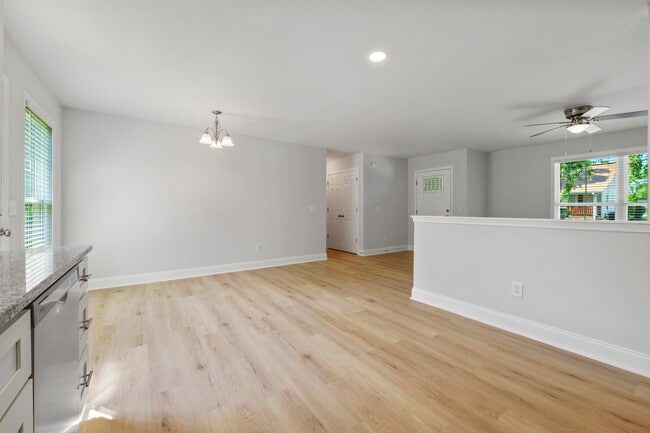 Building Photo - 718 Park Ave
