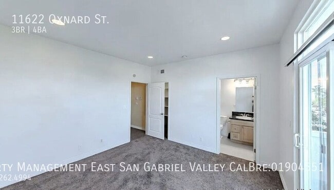 Building Photo - 11622 Oxnard St