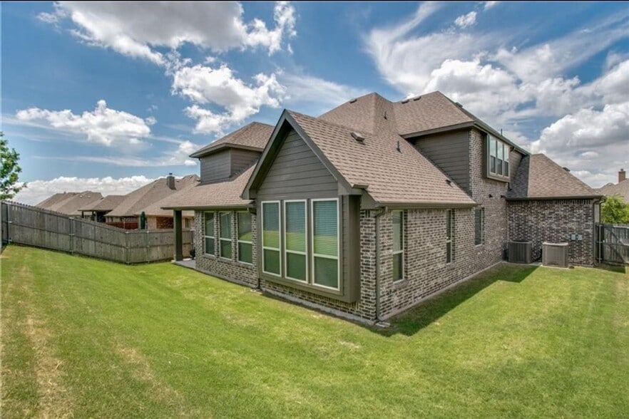 Building Photo - 4210 Magnolia Rd