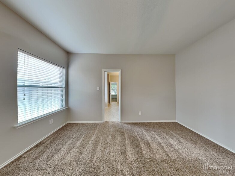 Building Photo - 320 Rowdy Dr