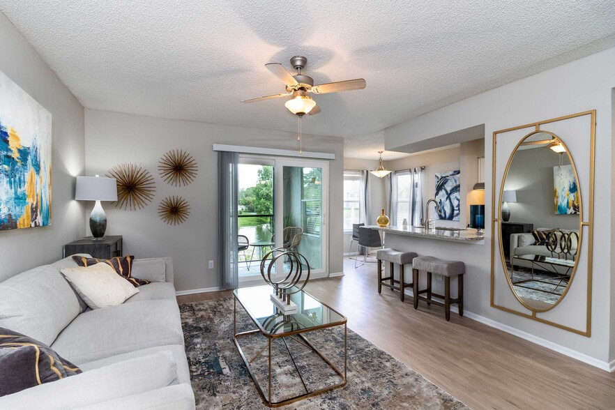 Vantage on Hillsborough Apartment Homes - Tampa, FL ...