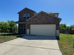 Building Photo - Super Nice! Featuring 4 bedroom/ 3 bath