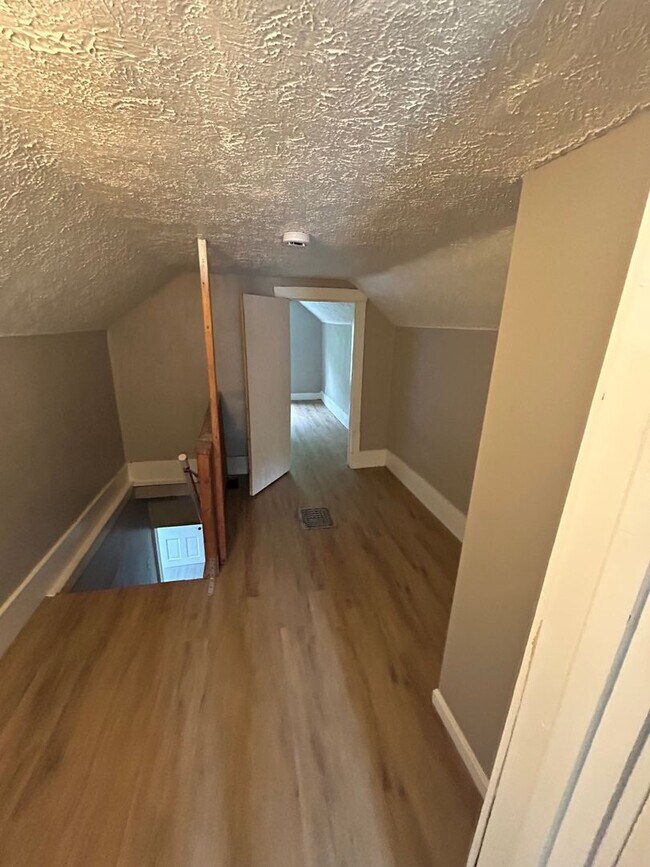 Building Photo - Coming Soon! Section 8 Accepted! Renovatio...