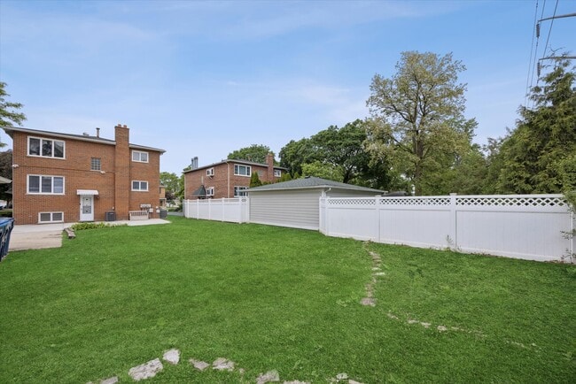 Building Photo - 801 Barnsdale Rd