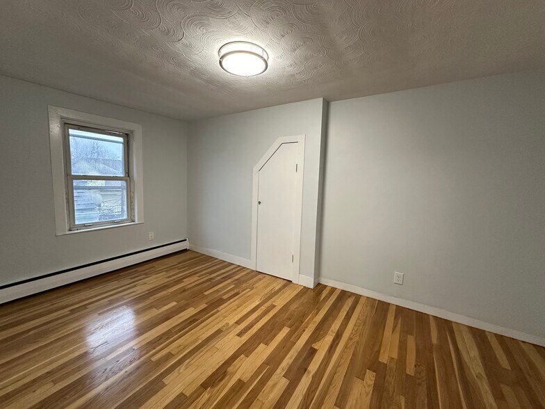 Building Photo - 144 Union St