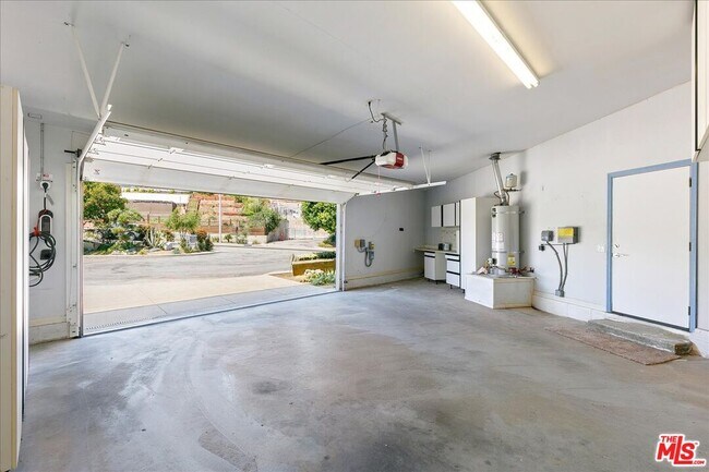 Building Photo - 18244 Coastline Dr