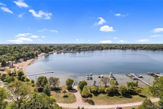 Building Photo - 4171 Mapleleaf Rd