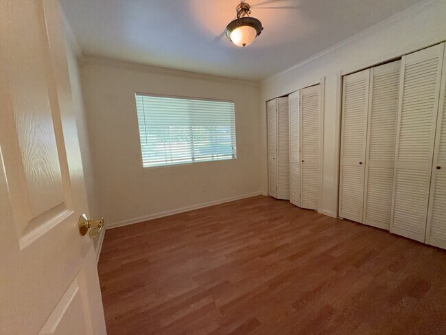 Building Photo - "Charming Riverside Retreat: Spacious 4-Be...