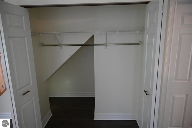 Building Photo - 713 Lake Ave