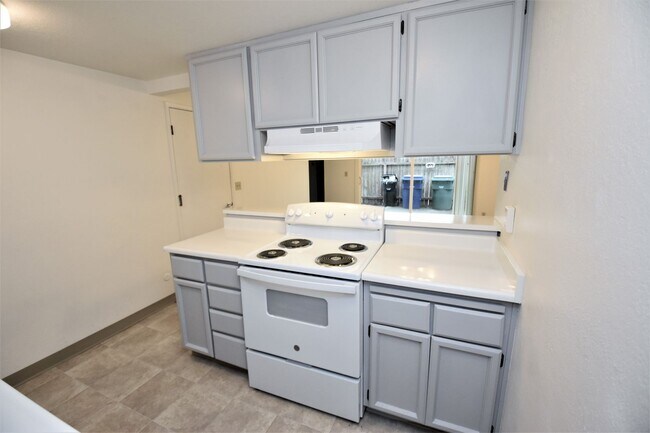 Building Photo - 3846-3846 Westporter Dr
