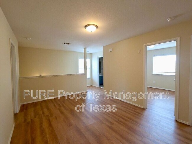 Building Photo - 204 Ruby Lake Dr