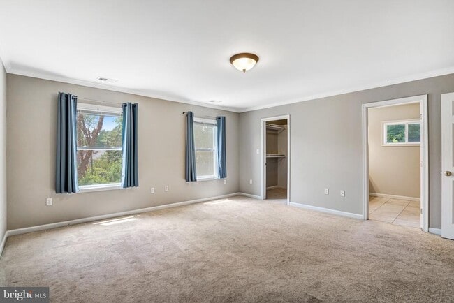Building Photo - 1424 N Longfellow St