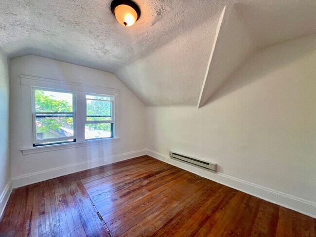 Building Photo - 3305 E Overlook Rd