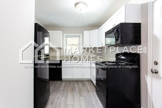 Building Photo - 3516 Maryvale Dr