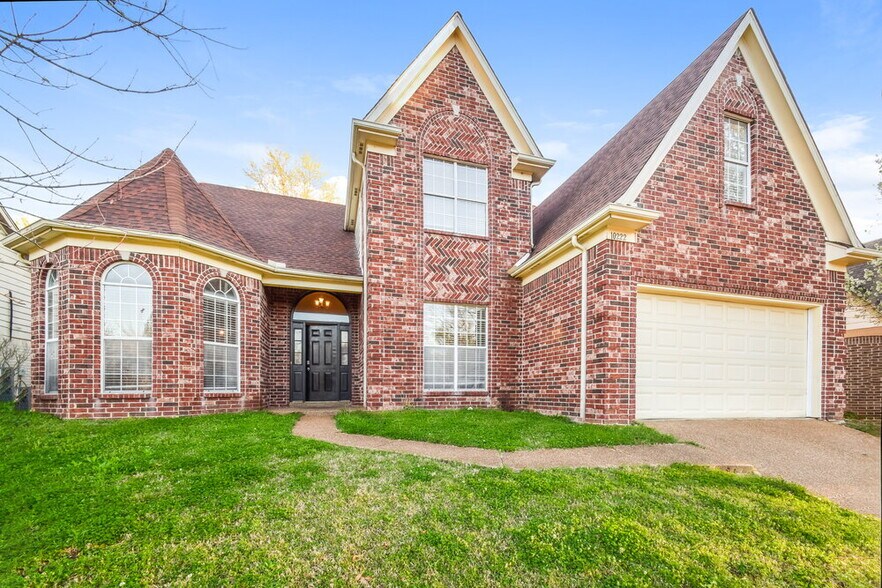 Building Photo - 10222 Green Moss Dr N