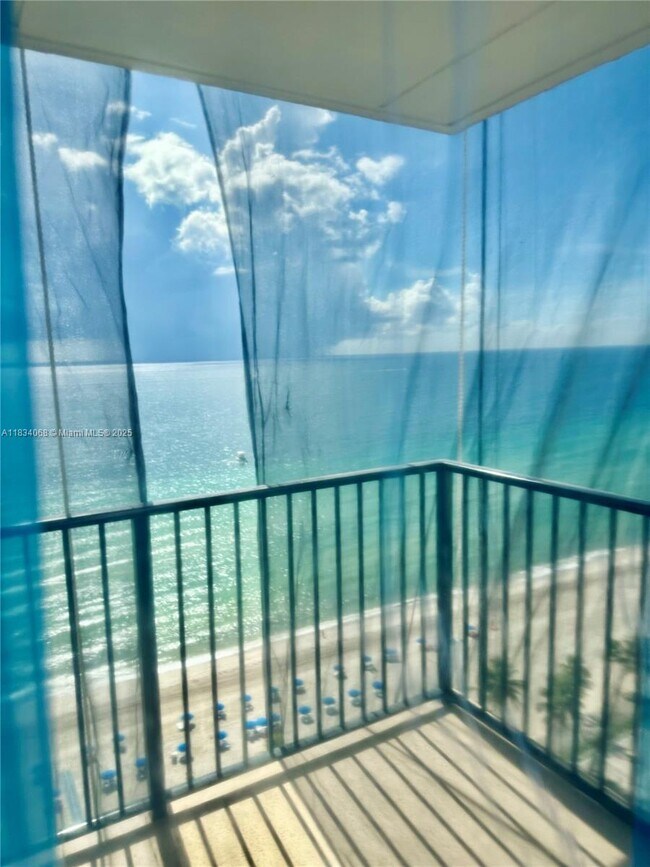 Building Photo - 2201 S Ocean Dr