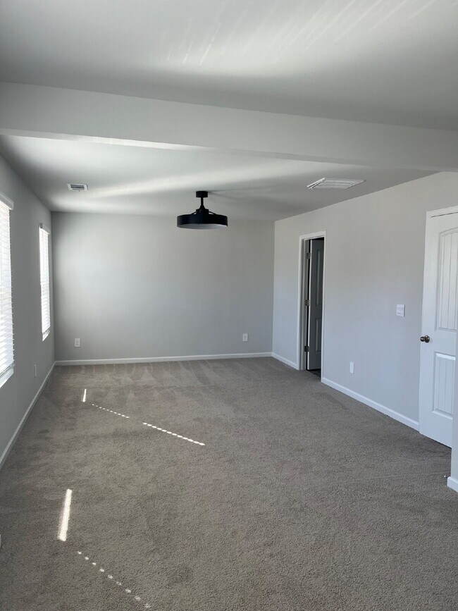 Building Photo - 453 Augustine Dr