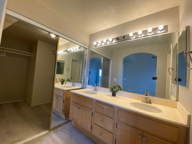 Master Bathroom - 11235 Affinity Ct