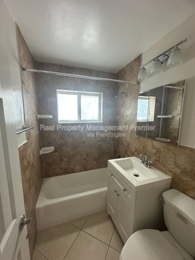 Building Photo - 1264 Ct-25