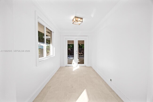 Building Photo - 4400 SW 9th Ln