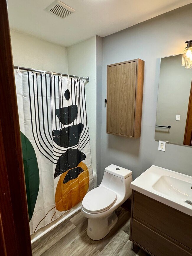 Building Photo - Charming 4-Bedroom Home in Private Setting