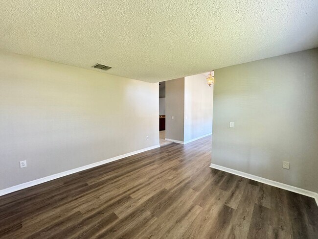 Building Photo - Split Floor plan 3/2 in Poinciana