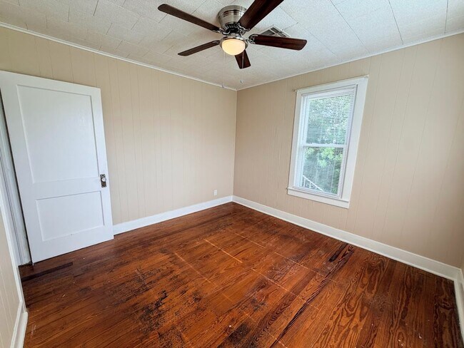 Building Photo - Spacious 4BR Downtown Lake Charles Home - Full of Character