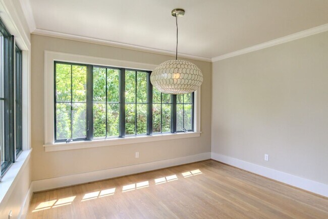 Building Photo - 4Bd/2.75Ba Seattle House