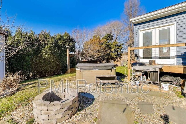 Building Photo - 1915 Henry Rd