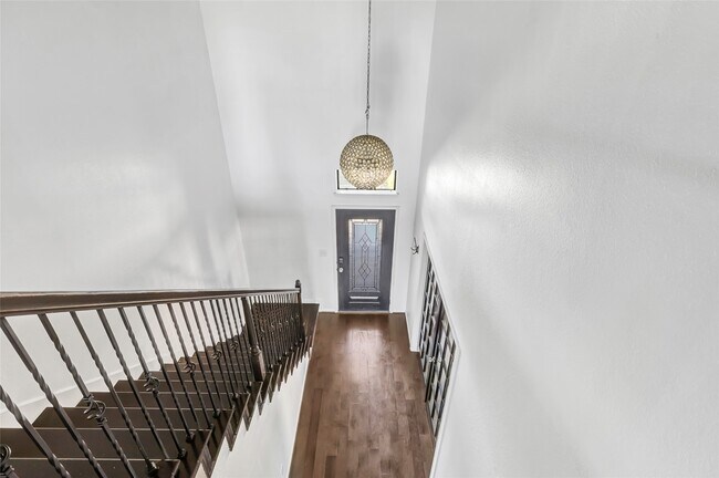 Building Photo - 16942 Lake Willowby Ln