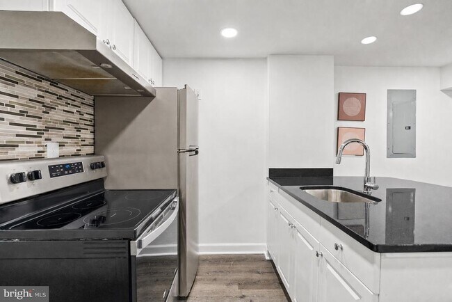 Building Photo - 1534 8th St NW