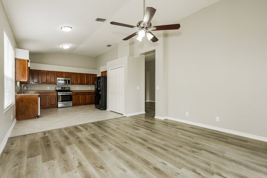 Building Photo - 1518 Wakefield Dr