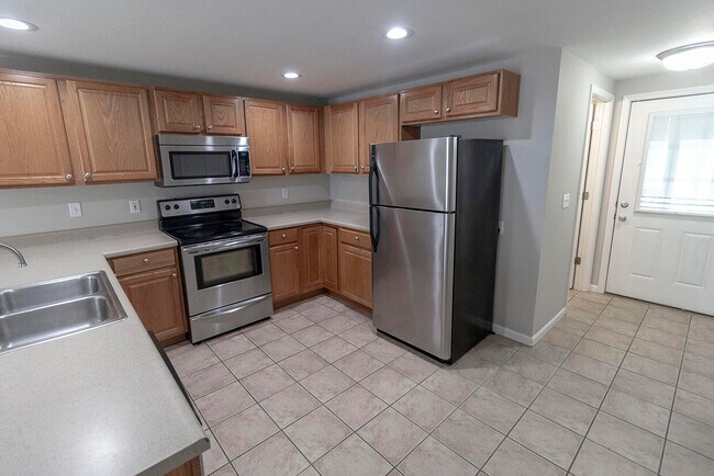 Building Photo - 1938 Center St