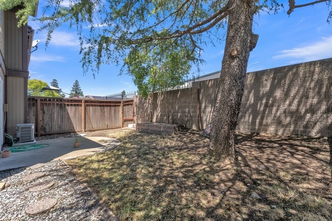 Building Photo - 362 Tabor Ave