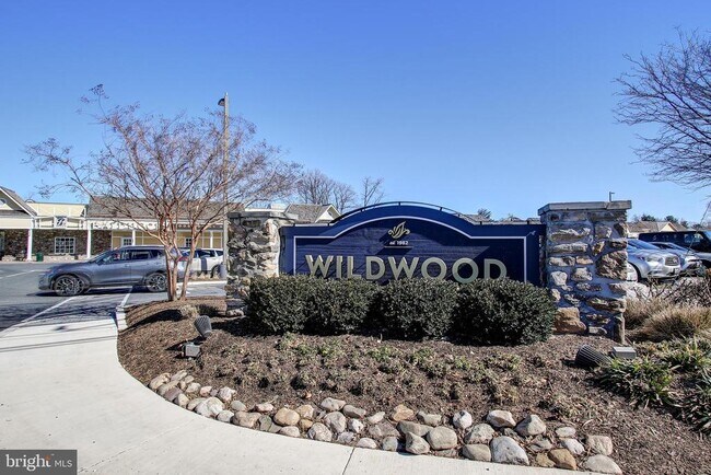 Building Photo - 7400 Lakeview Dr