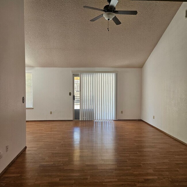 Building Photo - 3 bedroom 2 bath Home in East Modesto on Quiet Cul de Sac