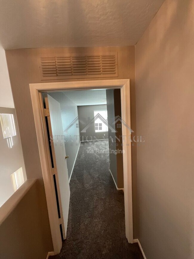 Building Photo - 11381 W Yuma St
