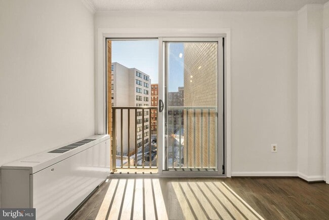 Building Photo - 1239 Vermont Ave NW