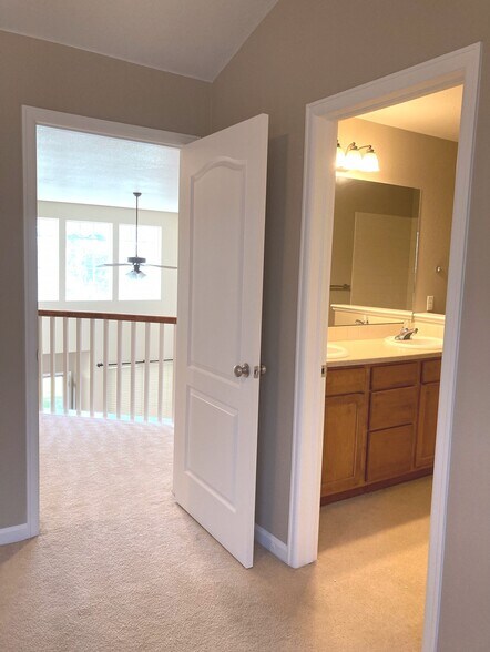 Building Photo - 6806 W 3rd St