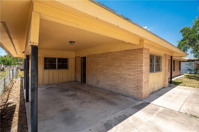 Building Photo - 25 E La Vista Ave