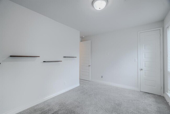 Building Photo - 17010 Harper's Way
